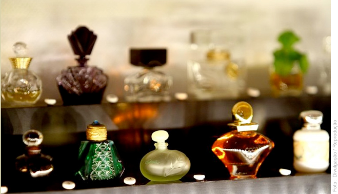 Na Itália, mostra conta 3 mil anos de história dos perfumes