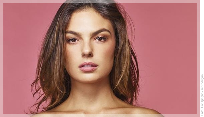 Isís Valverde protagoniza campanha para o Outubro Rosa