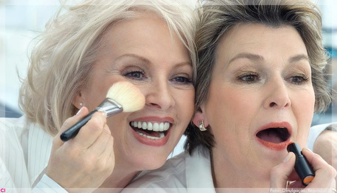 Pesquisa aponta que 83% das mulheres acima de 60 anos consideram a beleza importante
