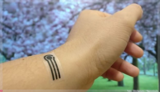 Sensor vestível em material natural analisa substâncias presentes no suor